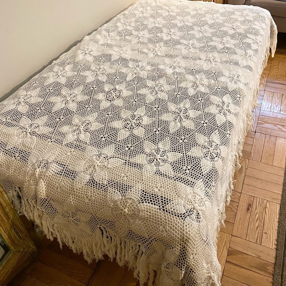 Elegant Cream Crochet Twin Bedspread - Picture 11 of 11
